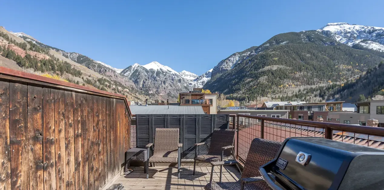 featured loft at livery deck gallery main trigger