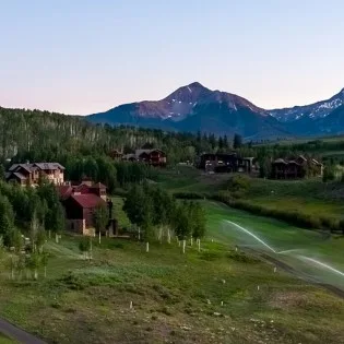 telluride snowdrift chalet exterior golf course