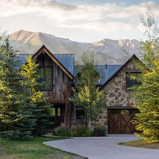 1.0 telluride overlook haus exterior front mtns3