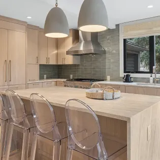 1.02 telluride seven summits kitchen3