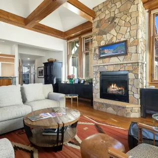 1.04 telluride panoramic peaks living room