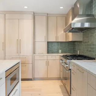 1.04 telluride seven summits kitchen2