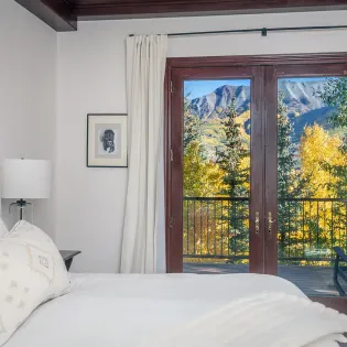 10.01 evergreen telluride junior suite