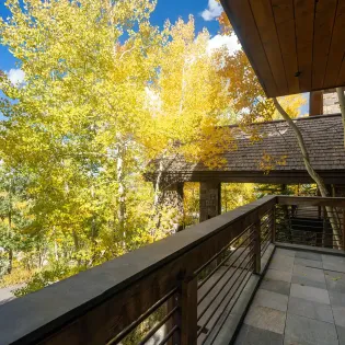 10.04 telluride saison cinq balcony 