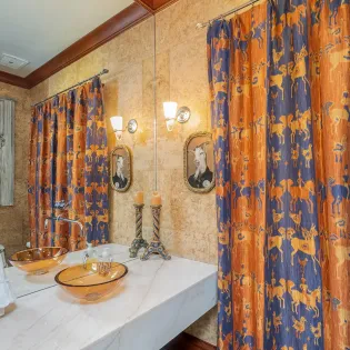 10.08 telluride saison cinq powder room