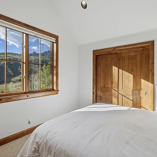 10.08 wild lupine telluride apartment bedroom1