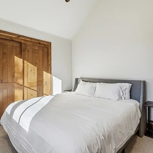 10.09 wild lupine telluride apartment bedroom2