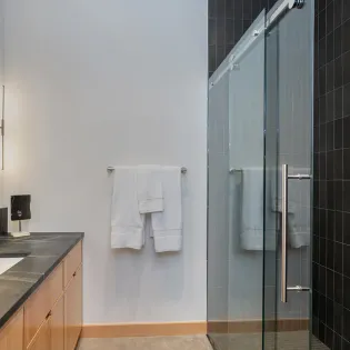 10.3 guest two full bath the lookout   12 