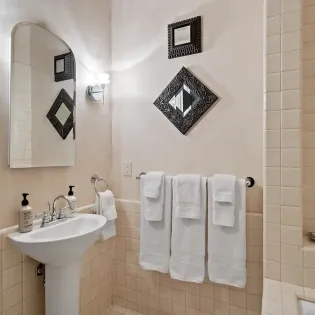 10.3 saison cinq mountain village guest suite2 bathroom1