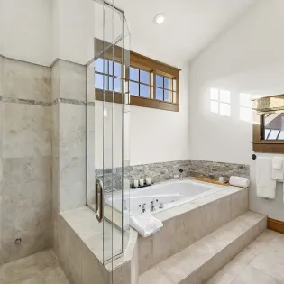 11.01 telemark b telluride master bathroom