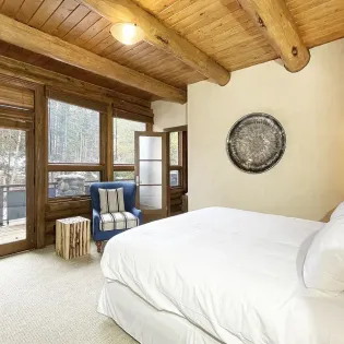 11.01 telluride alpen ridge first floor guest room 1 d