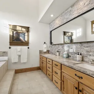 11.02 telemark b telluride master bathroom