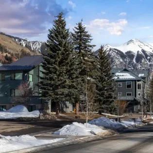 12.004 telluride seven summits exterior