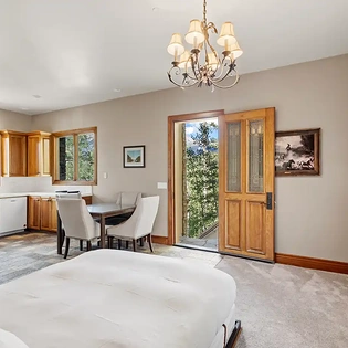 12.01 telluride gold hill caretaker unit bed living2
