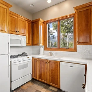 12.04 telluride gold hill caretaker unit kitchen1