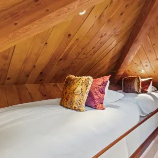 12.2 saison cinq mountain village upper den bedroom 1