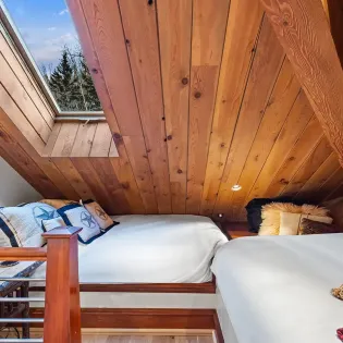 12.3 saison cinq mountain village upper den bedroom 2