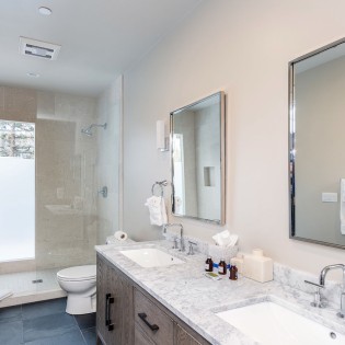 fire and ice mountain village vacation rental bathroom