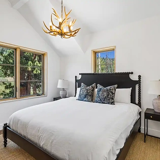 13.06 sunshine valley telluride guest house primary bedroom1