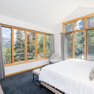 Telluride Polar Queen Master Bedroom