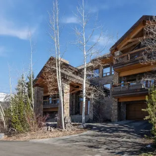 16 saison cinq mountain village front exterior