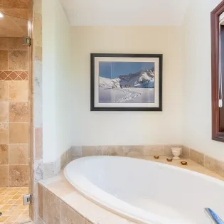 16.3 evergreen telluride upstairs jr master ensuite2