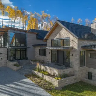 19.0 telluride the summit front view 