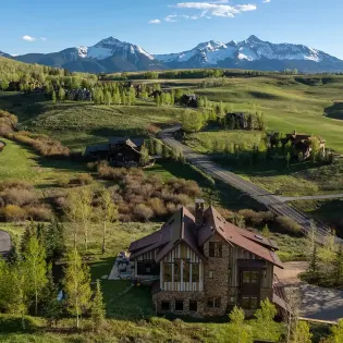 19.10 telluride knolltop retreat exterior 