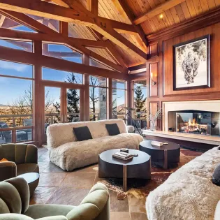 2.0 saison cinq mountain village living room3