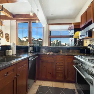 2.01 telluride panoramic peaks kitchen