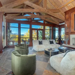 2.01 telluride saison cinq main living room