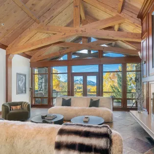 2.02 telluride saison cinq main living room