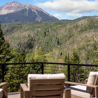 2.04 sunshine valley telluride living room deck5