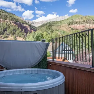 2.051 telluride spritz house hot tub