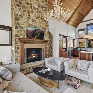 2.06 telluride knolltop retreat living room