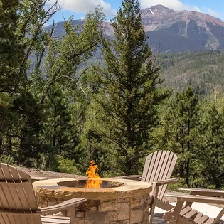 2.11 sunshine valley telluride firepit hot tub area1