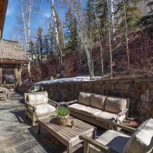 2.23 saison cinq mountain village patio2