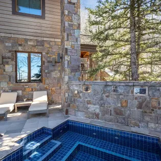 2.25 saison cinq mountain village hot tub1