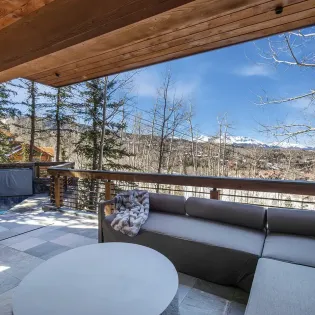 2.26 saison cinq mountain village hot tub deck2