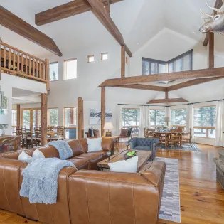 2.3 mountain village vacation rental satisfaction living room3