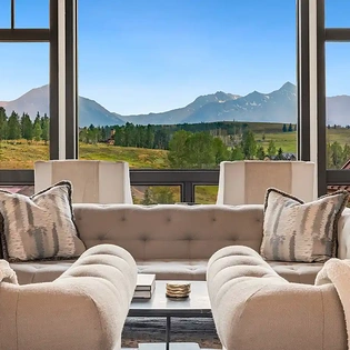 2.4 between the peaks mountain village living room4