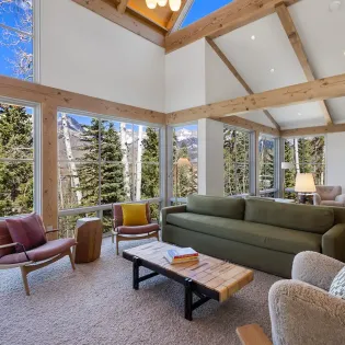 2.4 galloping goose chalet telluride living room4