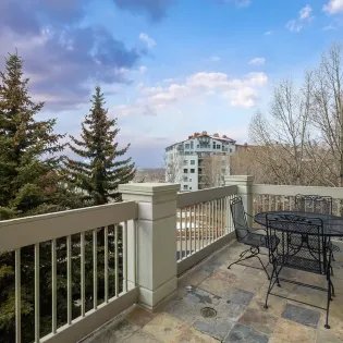 2.4 telluride centrum 302 living room deck patio2