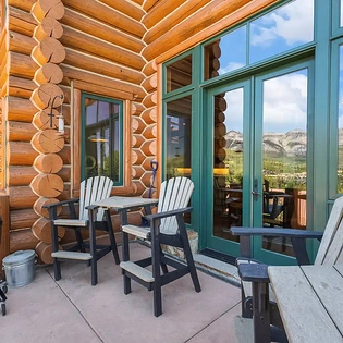 2.5 tristant 115 mountain village living room deck1