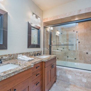 Telluride Grand Vista Downstairs Guest Bathroom