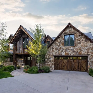 20 telluride overlook haus exterior front angle1