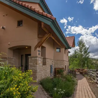 28.0 telemark b telluride entry sidewalk 