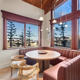 3.5 saison cinq mountain village kitchen breakfast table2