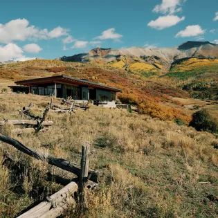 3.7 telluride the lookout exterior bacl