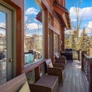 4.0 telluride sunlit snow deck